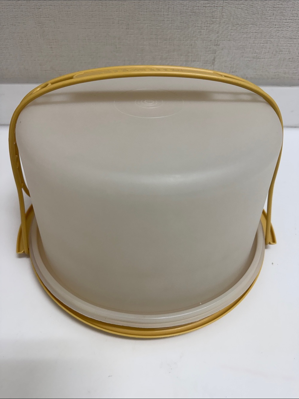 Vintage Tupperware Handle Cake Carrier